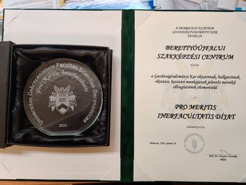 Pro Meritis Interfacultatis Díj